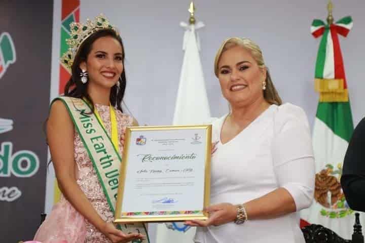 Entregan reconocimiento a Naomí Cámara, ganadora del Miss Earth 2023