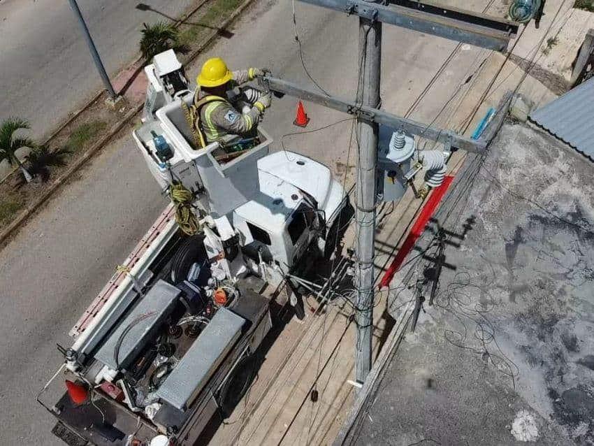 CFE restablece suministro eléctrico al 96% de usuarios en Veracruz