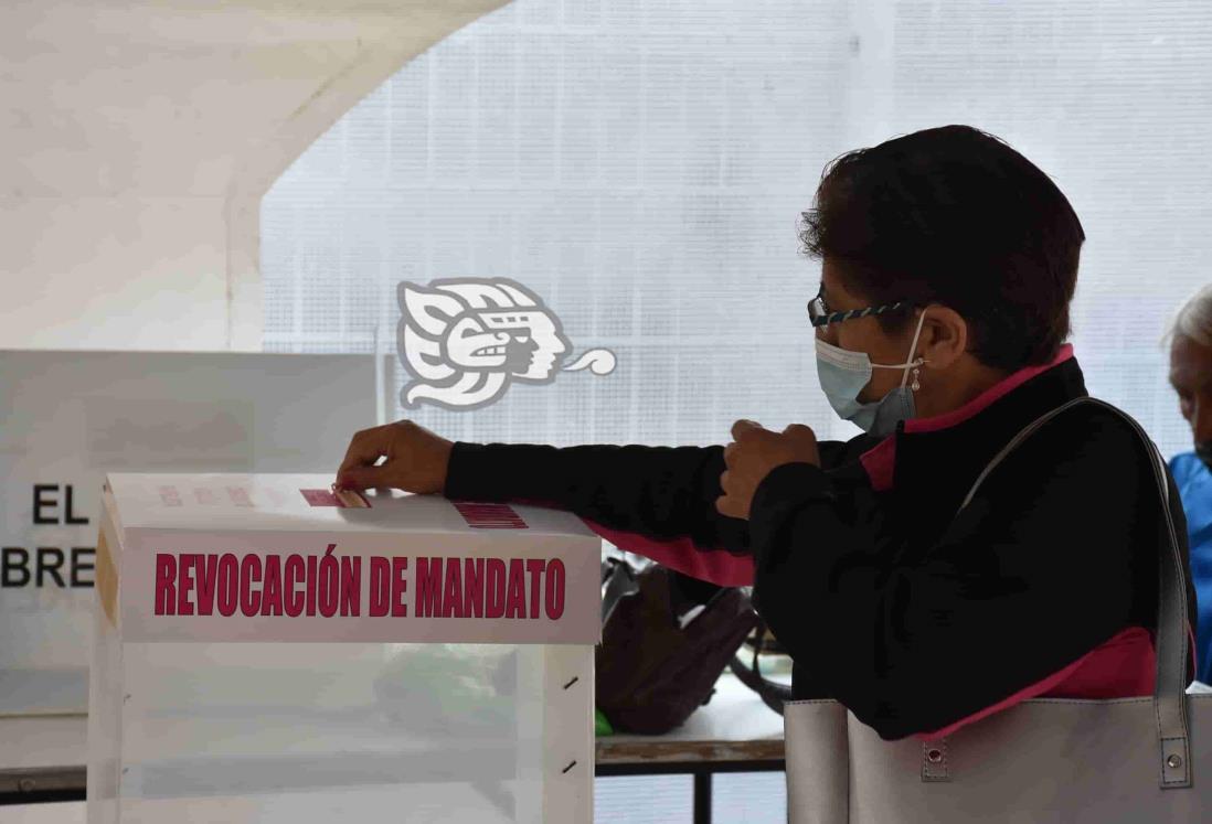 Comienza en Veracruz cierre de casillas; en especiales, aún hay gente formada