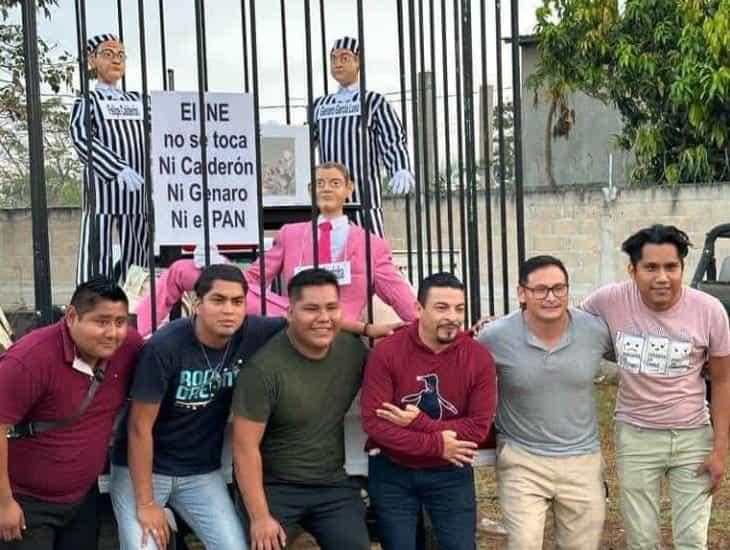 ¡Con muñecos! Realizan marcha por la justicia en Veracruz; encabezada por Gómez Cazarín