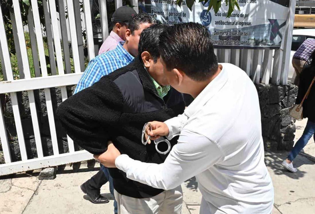 Detienen a juez afuera del Poder Judicial en Xalapa; lo acusan de proteger a delincuentes