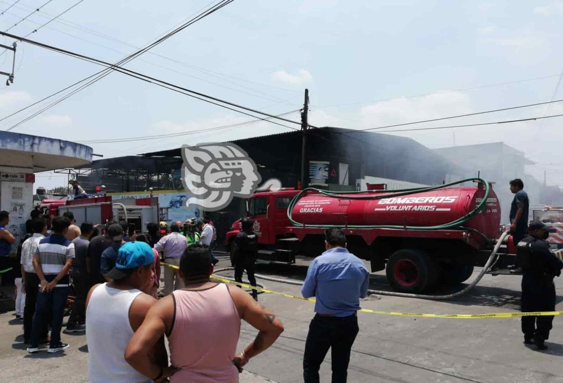 Se incendia taller mecánico en colonia Flores Magón de Córdoba