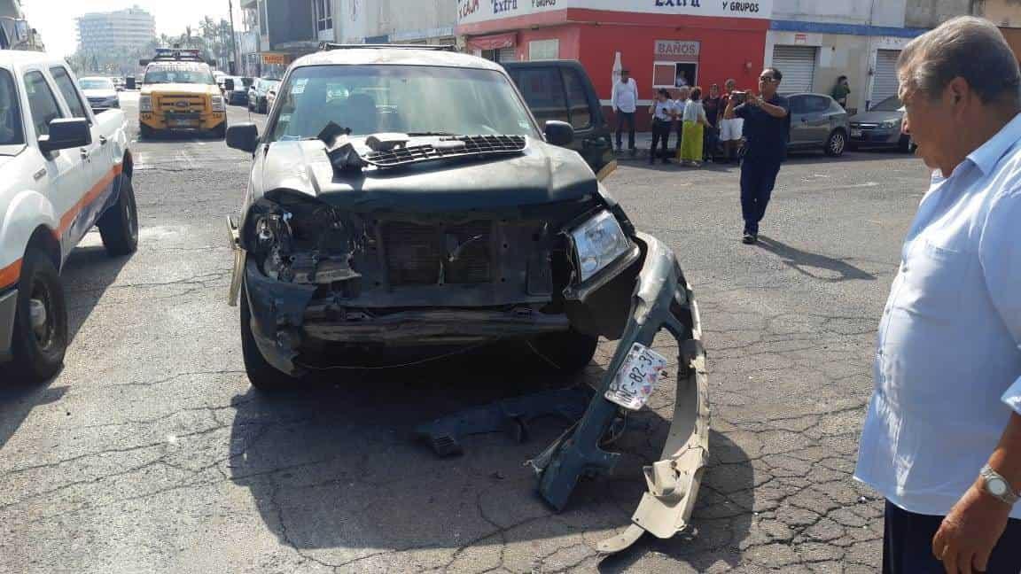 Fuerte accidente deja a tres personas lastimadas en calles de Veracruz
