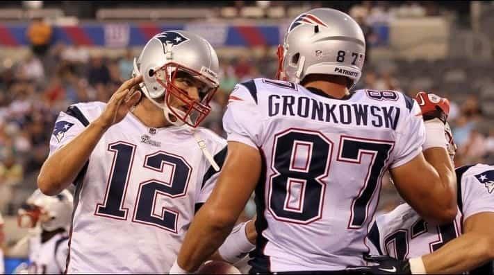 Épica bienvenida de Tom Brady para Rob Gronkowski