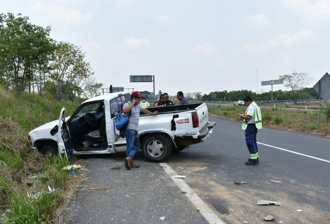 Conductor de camioneta sufre accidente en tramo Acayucan-Sayula