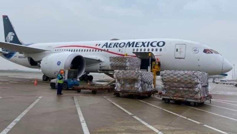Llega a México avión con 50 ventiladores y más de un millón de cubrebocas