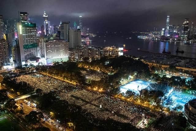 Prohíbe Hong Kong conmemorar masacre de Plaza de Tiananmen