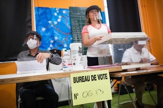 Francia sale a las urnas bajo estrictas medidas sanitarias