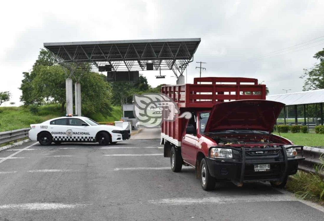 Aseguran camioneta con reporte de robo cerca de caseta de peaje Acayucan