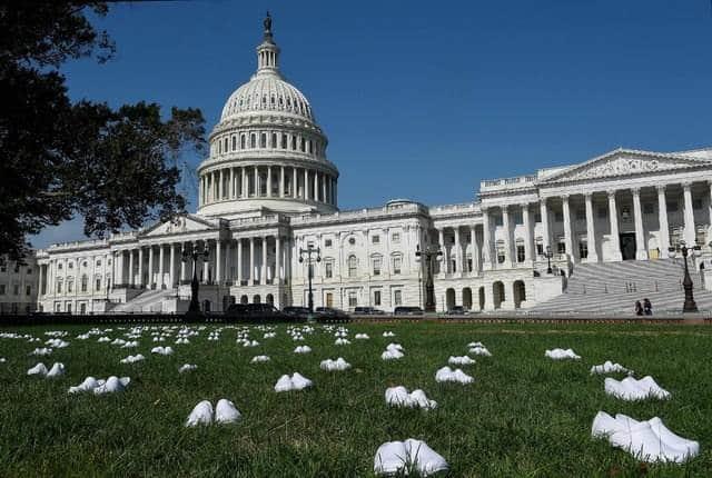 Congreso y Casa Blanca discuten ayuda por coronavirus