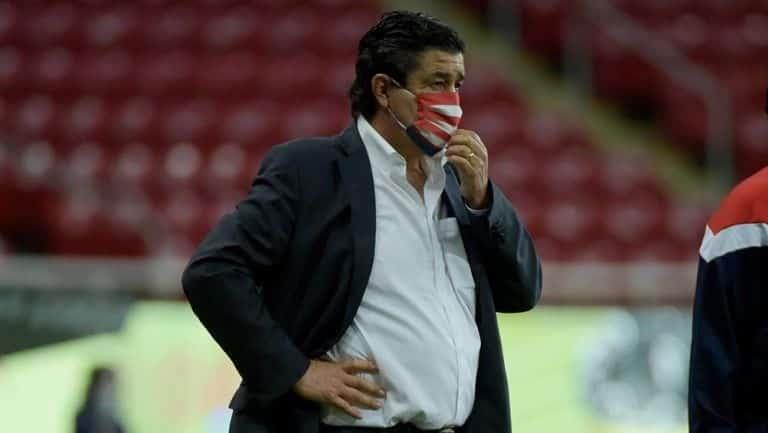 Luis Fernando Tena dejó de ser técnico de las Chivas