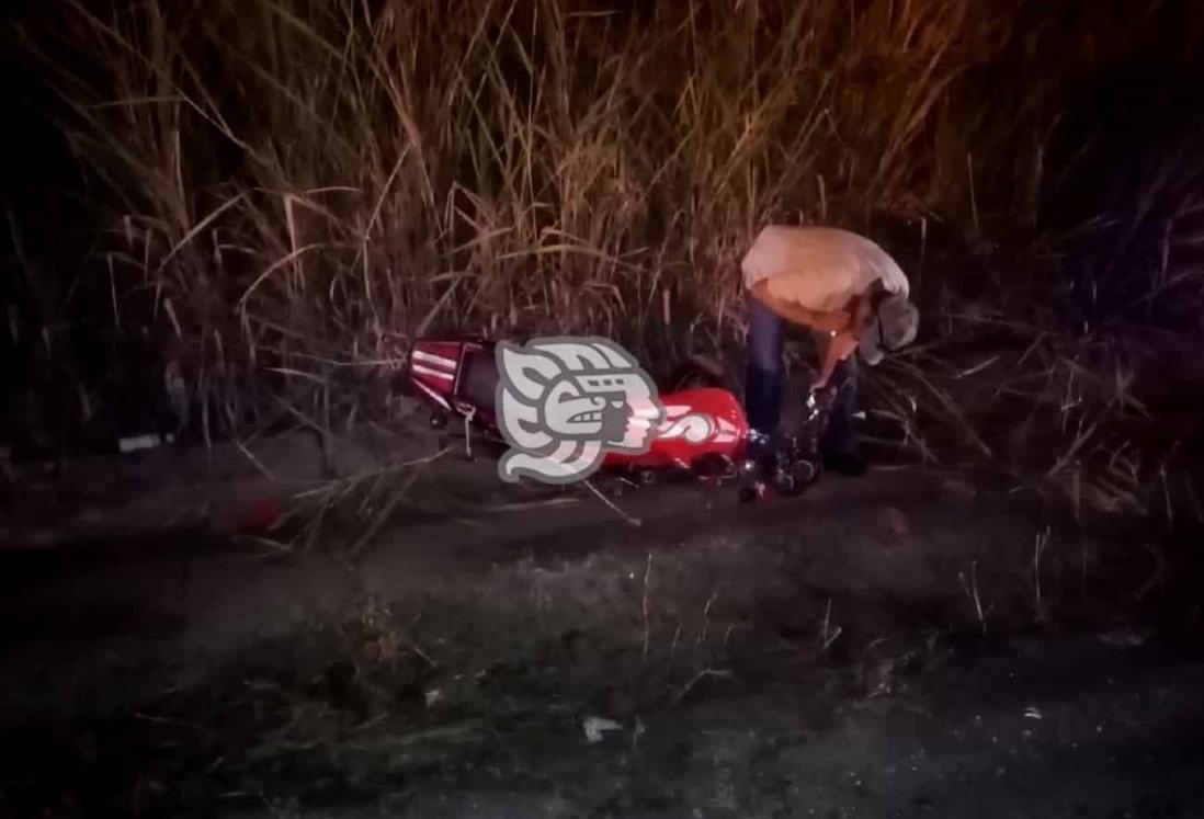 Muere soteapense tras chocar contra taxi incendiado en Acayucan