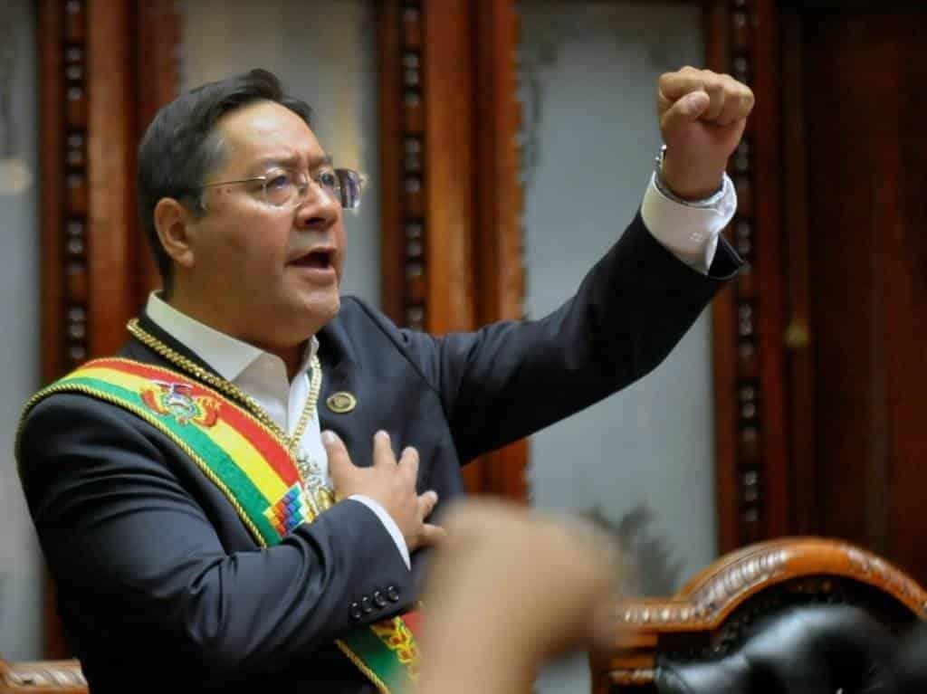 Renueva Arce la cúpula militar de Bolivia y le pide estabilidad