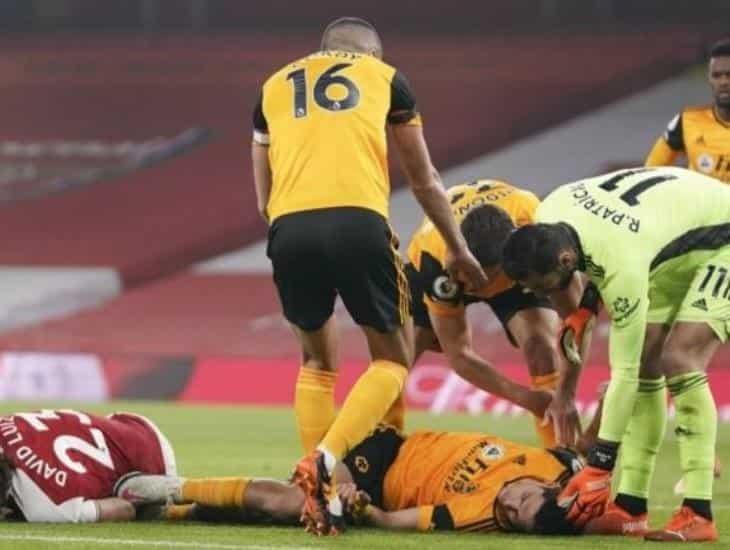 Raúl Jiménez quedó inconsciente tras cabezazo con David Luiz