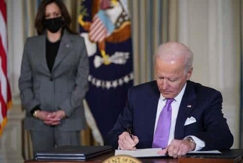 Biden revoca la política que separó a niños migrantes de sus padres