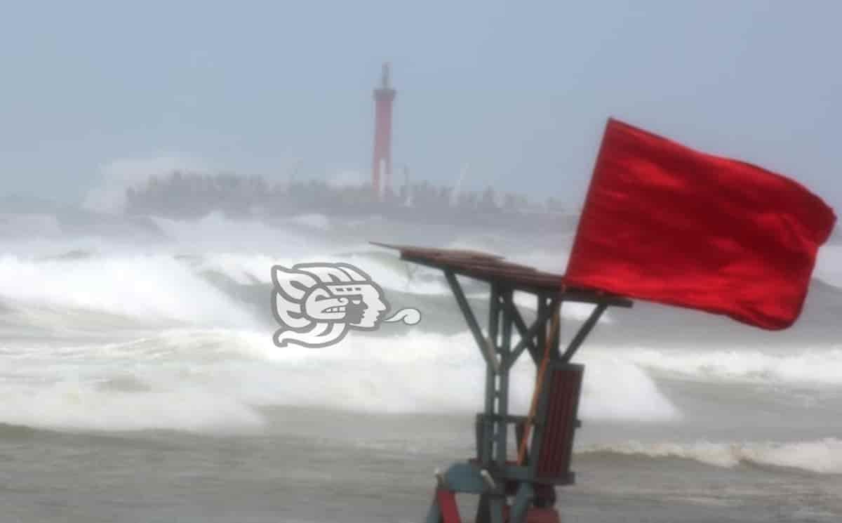 Colocan bandera roja en playas de Veracruz por Frente Frío 37