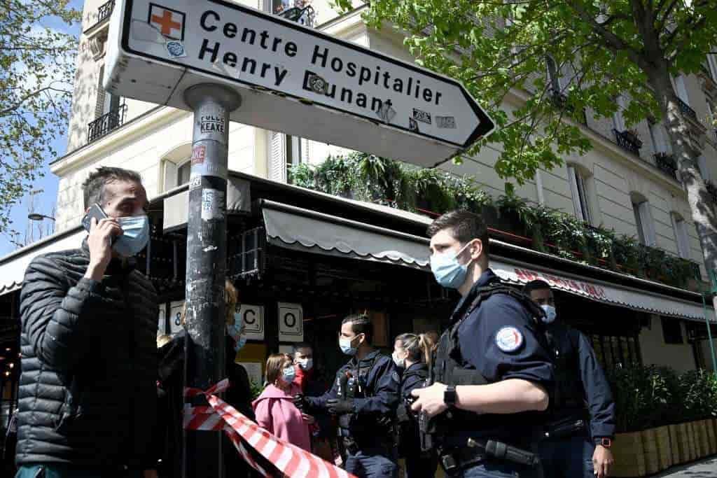 Tiroteo frente a hospital en París; al menos un muerto