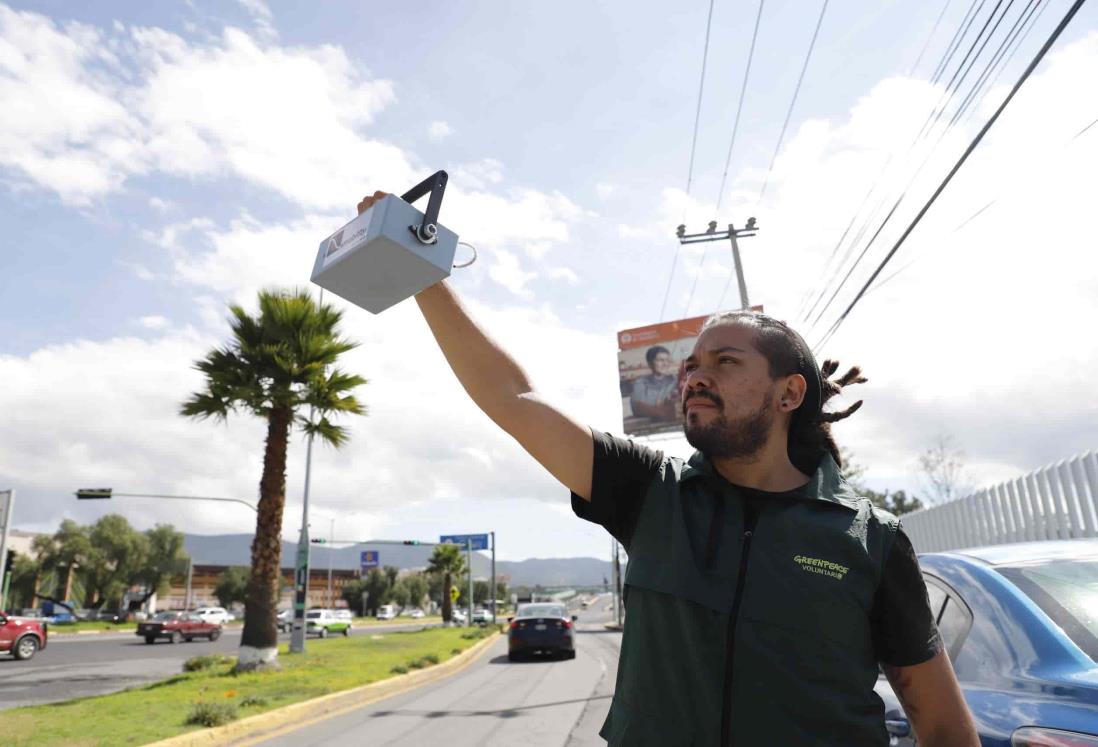 Greenpeace lanza globo aerostático por contaminación de refinería de Tula