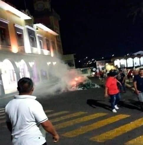 Encapuchados roban paquetes electorales y los queman en Santiago Tuxtla