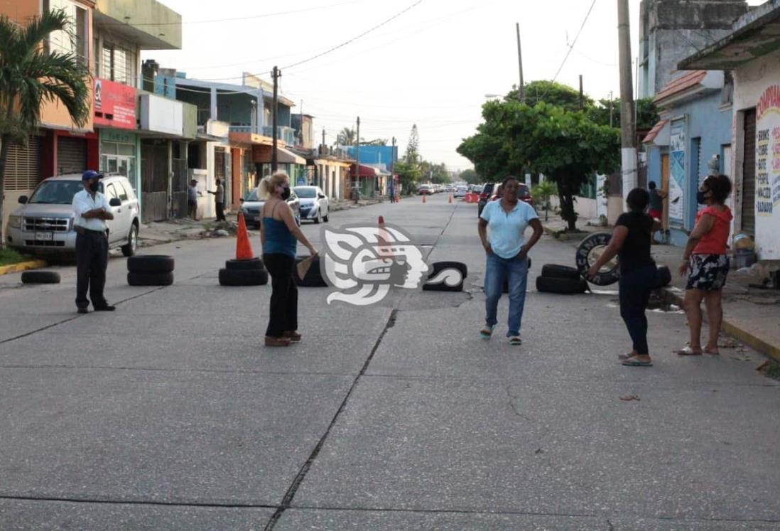 Bloquean la avenida Quevedo; llevan más de 20 horas sin luz
