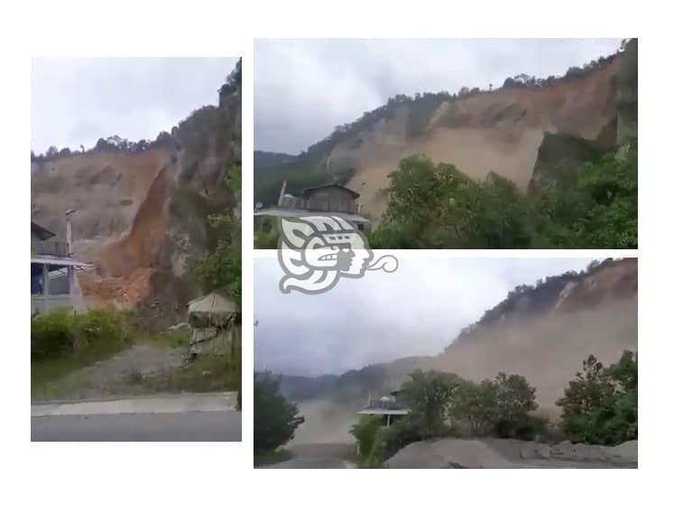 Derrumbe en mina de arena bloquea carretera en Coscomatepec