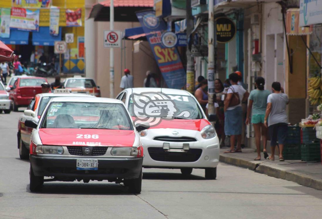 Taxistas de Agua Dulce siguen cometiendo abusos contra pasajeros