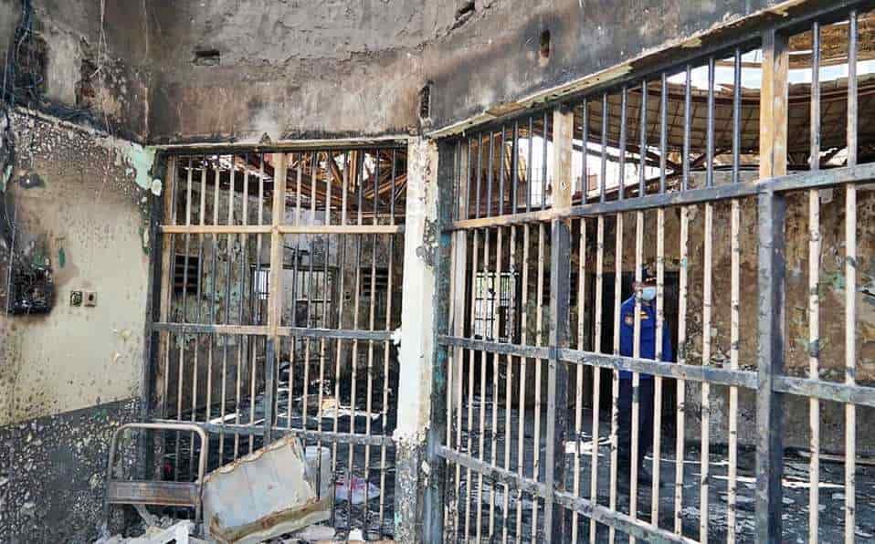 Incendio en prisión de Indonesia deja 41 reclusos muertos