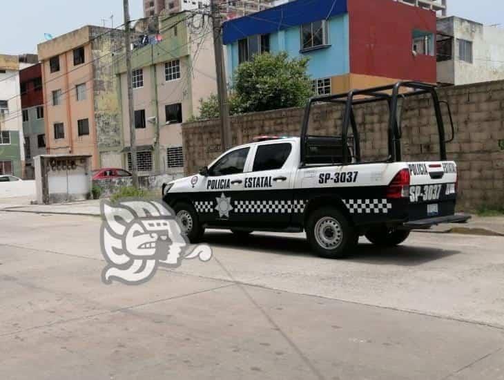 Roban auto cerca de caseta policiaca en Coatzacoalcos