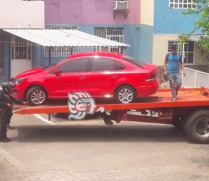Localizaron auto robado en el fraccionamiento Santo Domingo