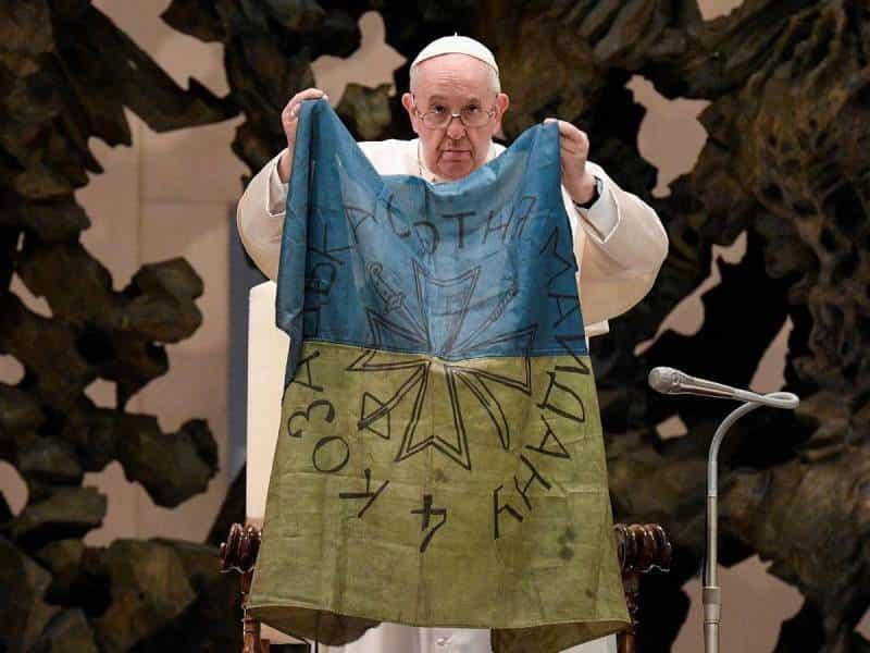 Papa Francisco condena horrenda crueldad que golpea a Ucrania