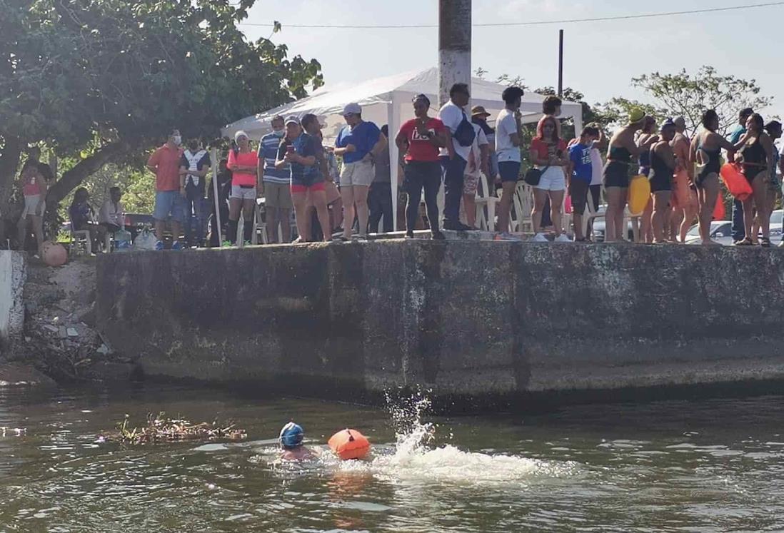 En Nanchital realizan reto de nado en aguas abiertas