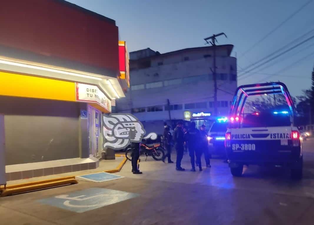 Frustran atraco a tienda de conveniencia en Minatitlán; someten a ladrón