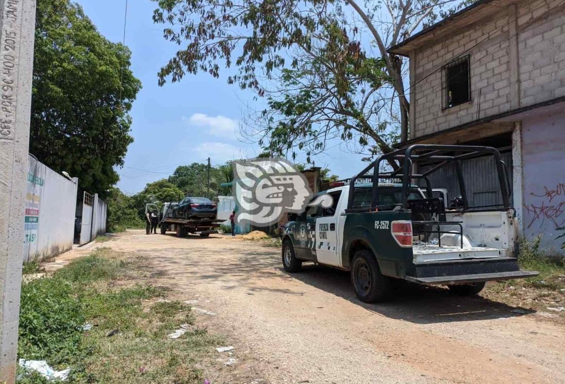 Fuerza Civil aseguró un vehículo con reporte de robo en Acayucan