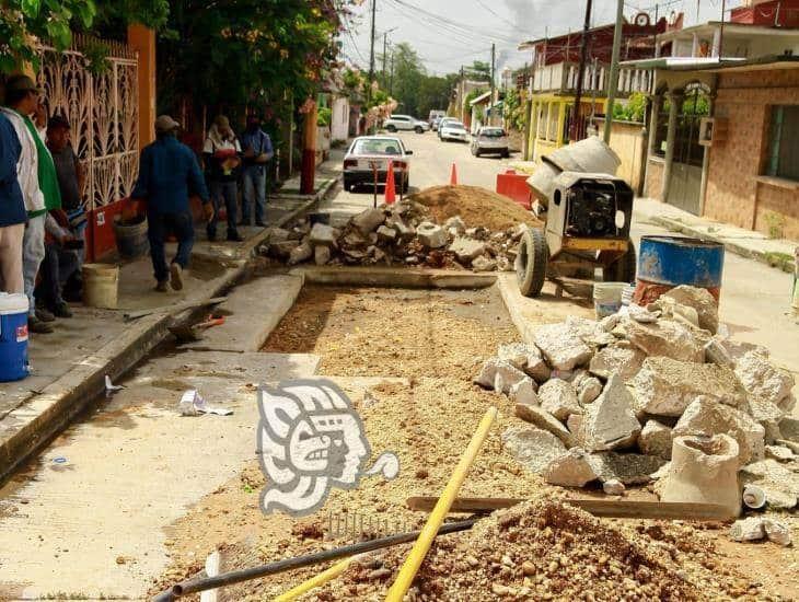 Reparan más de seis socavones en diferentes zonas de Minatitlán