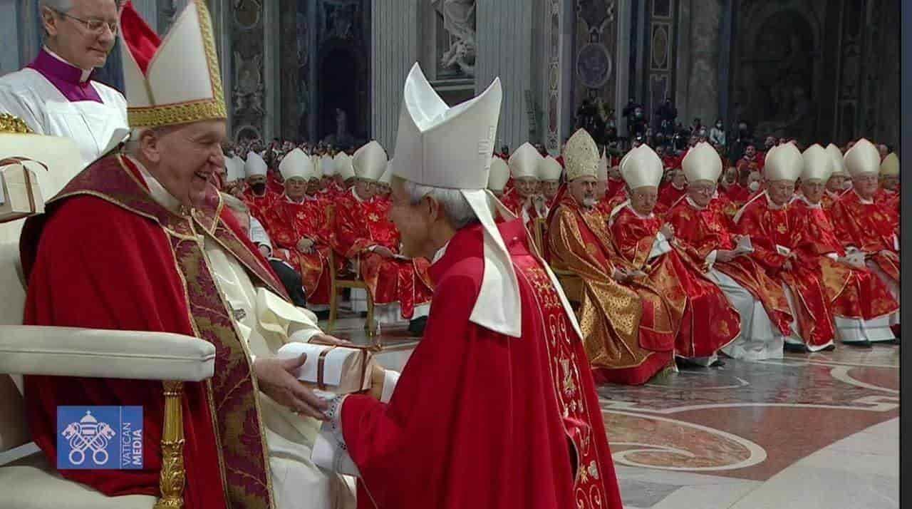 Cardenal Carlos Aguiar impondrá el palio al arzobispo de Xalapa, Jorge Patrón