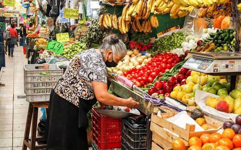 Altos costos en canasta básica impide a familias mexicanas consumir frutas y verduras