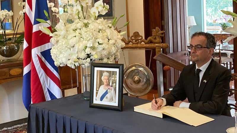 Embajada británica en México abre libro de condolencias (+Vídeo)
