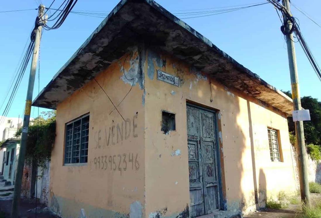 Colonos en Boca del Río afectados por vivienda en completo abandono, se cae a pedazos