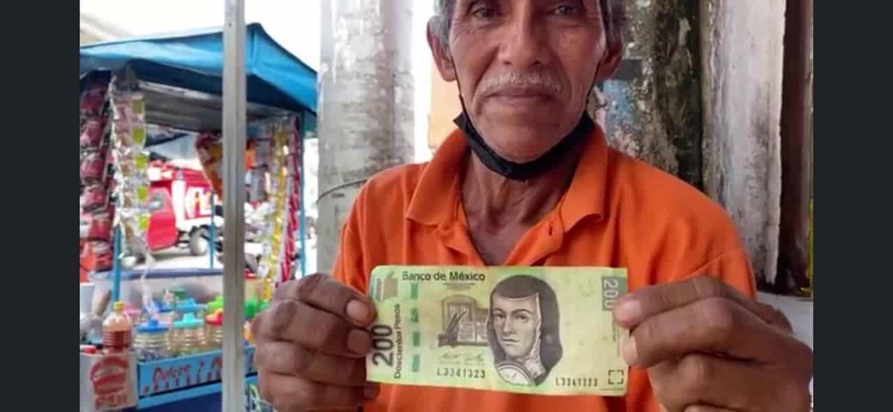 Delincuente acayuqueño defrauda a comerciantes adultos mayores con billetes falsos
