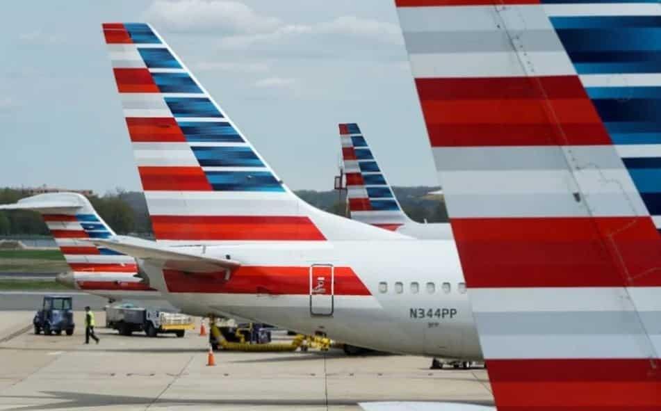 ¡Terror a bordo! Avión aterriza de emergencia en EE. UU. por olor químico de maleta