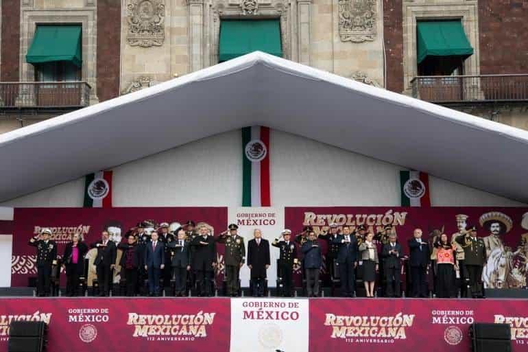 AMLO reconoce a la Sedena y Semar en desfile de la Revolución Mexicana (+Video)