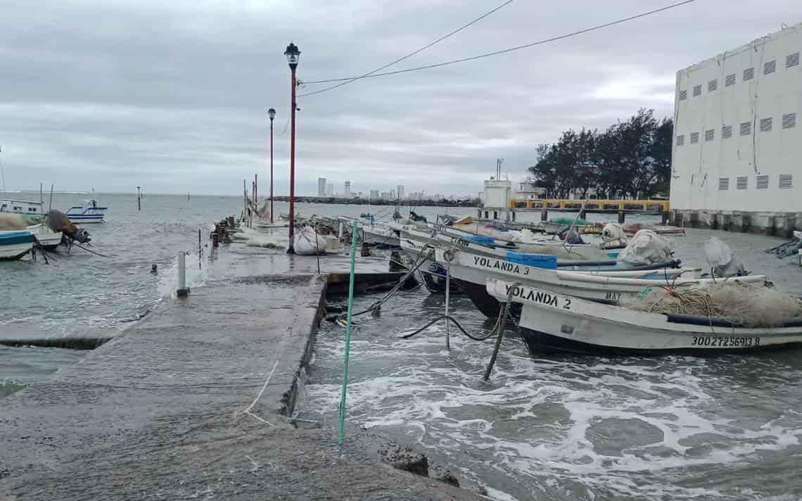 Continúa cerrado el puerto de Veracruz a la navegación menor y mayor por evento de norte