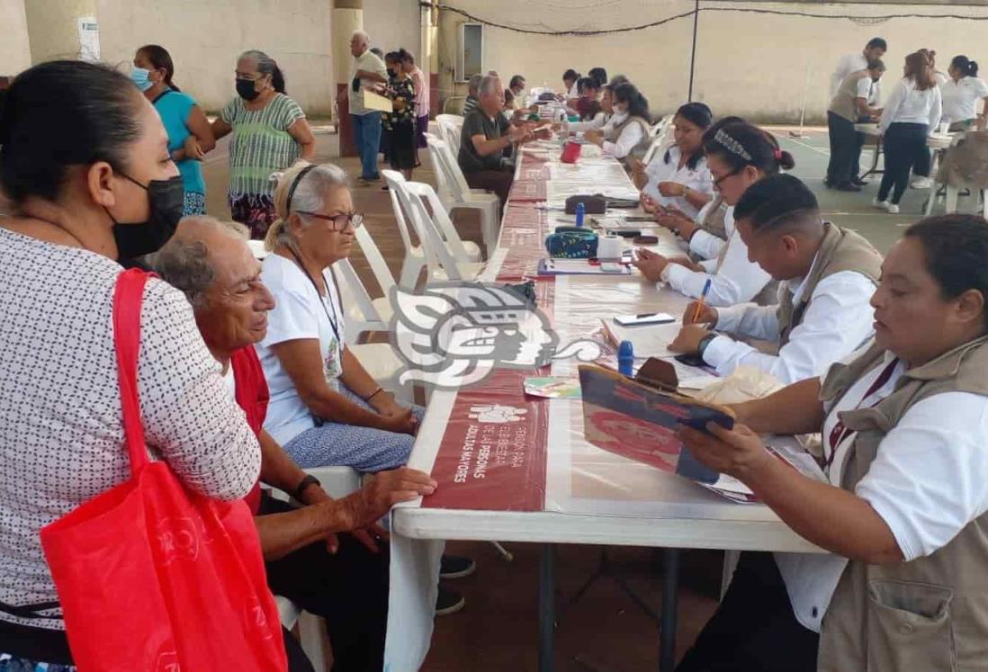 En Veracruz, cambian tarjetas a pensionados de Banamex a Banco del Bienestar