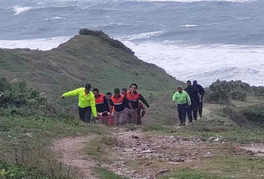 Rescatan de ahogarse a trabajador en playa de Alvarado