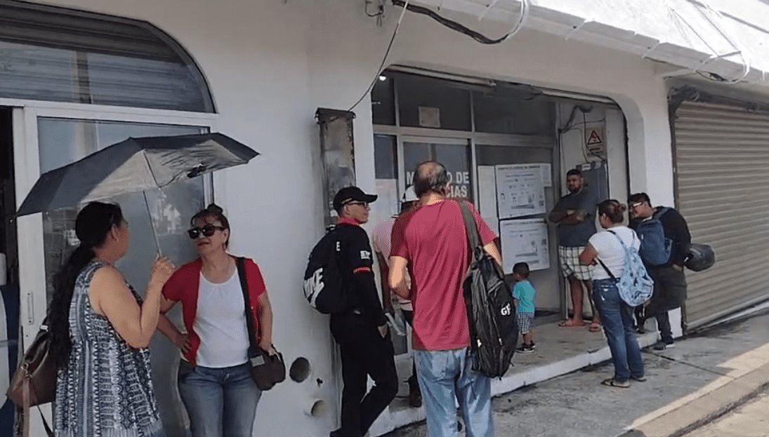 Reportan largas filas en el módulo de licencias en Veracruz (+Video)