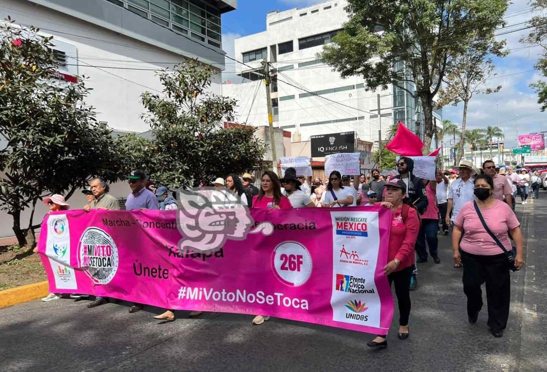 Marcha a favor del INE, con menos asistencia que la vez pasada en Xalapa(+Video)