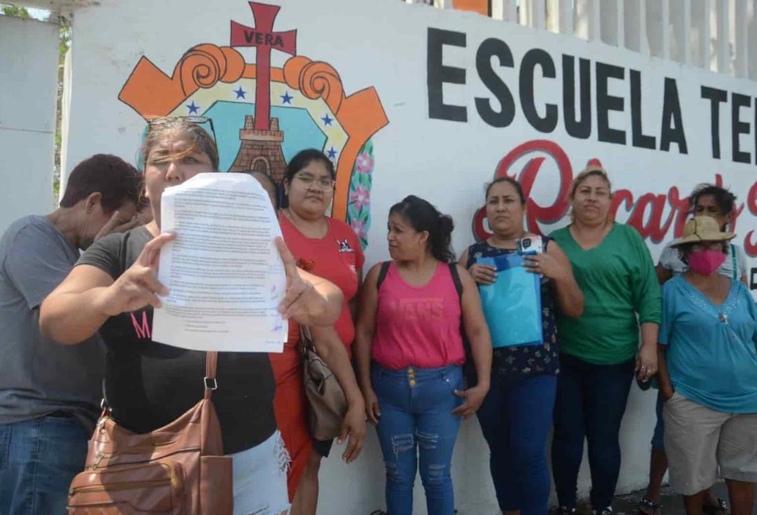 Telesecundaria Flores Magón lleva una semana sin clases, exigen maestros