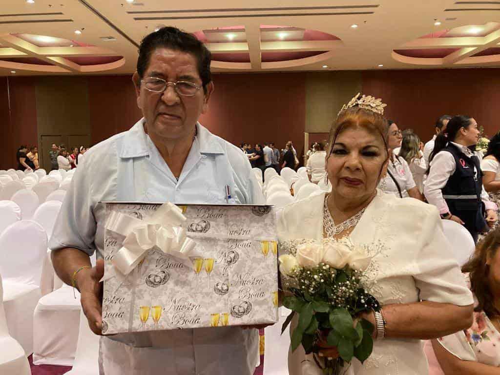 Abuelitos se casan en Boca del Río; se conocieron como empacadores