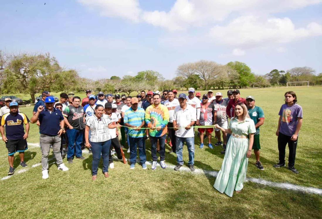 Alcalde inaugura la Liga de béisbol playero “León Infanzón Chávez”, en Medellín