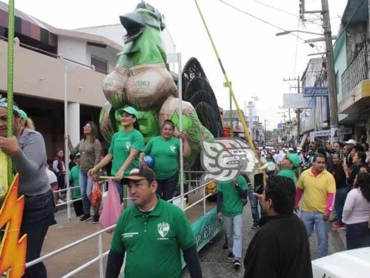 Suspenden fiestas petroleras por víctimas de explosión en el sur de Veracruz; realizarán desfile en silencio